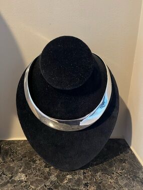 Srerling Silver Sculpted Collar Necklace